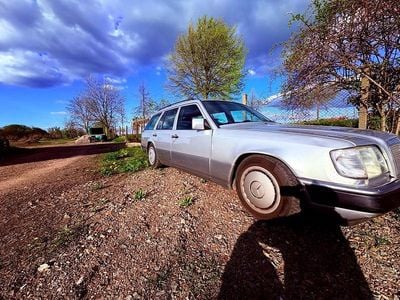 Usata Mercedes E220 150 CV (110 kW) 1994 Argento Station wagon