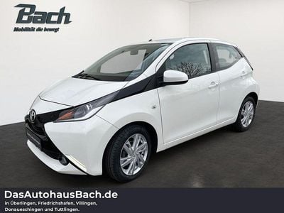 Gebraucht Toyota Aygo X-play 69 PS (50 kW) 2015 Weiß Kleinwagen