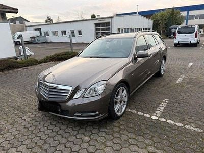Gebraucht Mercedes E220 AMG 170 PS (125 kW) 2011 Gold Kombi