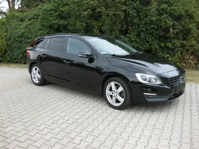 Gebraucht Volvo V60 150 PS (110 kW) 2016 Schwarz Kombi
