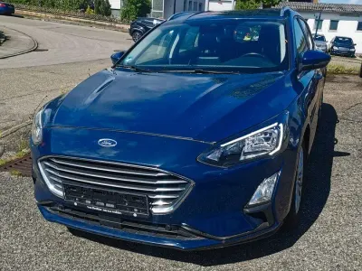 Gebraucht Ford Focus Titanium 120 PS (88 kW) 2020 Blau Kombi