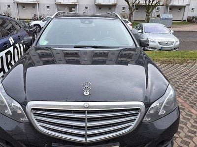 Gebraucht Mercedes E250 Elegance 204 PS (150 kW) 2014 Schwarz Kombi