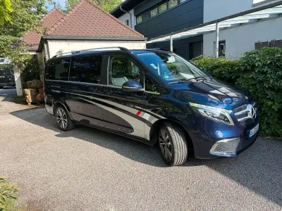 Gebraucht Mercedes V300 Avantgarde Edition 239 PS (175 kW) 2019 Blau Van / Kleinbus