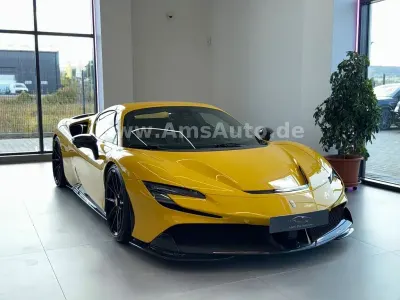 Gebraucht Ferrari SF90 1001 PS (736 kW) 2024 Gelb Cabrio