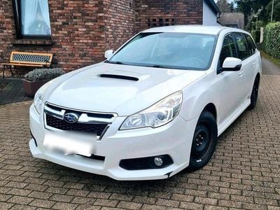 Weiß Gebraucht 2013 Subaru Legacy Kombi | 8.890 € (Teuer)