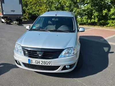 Gebraucht Dacia Logan MCV Lauréate 105 PS (77 kW) 2010 Silber Limousine
