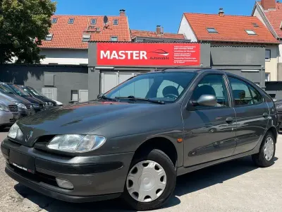 Gebraucht Renault Mégane 90 PS (66 kW) 1996 Grau Limousine