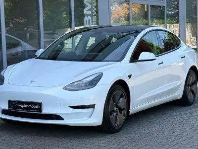 Gebraucht Tesla Model 3 Standard Range 239 kW (325 PS) 2021 Weiß Limousine