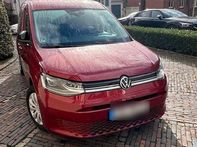 Second-hand VW Caddy Life 122 CP (89 kW) 2024 Roșu Monovolum