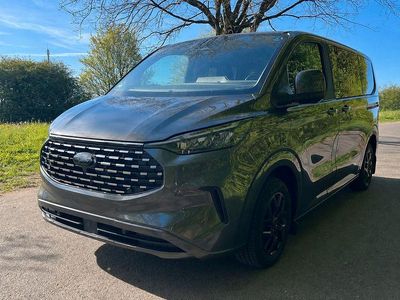 Second-hand Ford Tourneo 170 CP (125 kW) 2024 Negru Monovolum