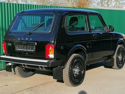 Neu Lada niva 83 PS (61 kW) 2026 Schwarz SUV