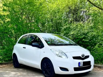 Second-hand Toyota Yaris 101 CP (74 kW) 2009 Alb Hatchback