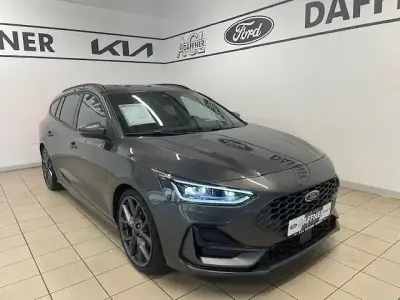 Używany Ford Focus ST 280 KM (205 kW) 2024 Szary Sedan/Limuzyna