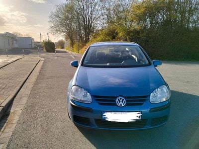 Second-hand VW Golf IV 101 CP (74 kW) 2005 Albastru Berlinǎ