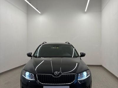 Schwarz Gebraucht 2016 Skoda Octavia Joy Kombi | 10.600 € (Fairer Preis)