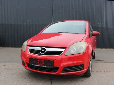 Używany Opel Zafira Edition 94 KM (69 kW) 2006 Czerwony Minivan