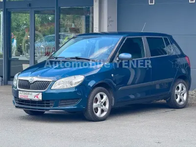 Używany Skoda Fabia Ambition 60 KM (44 kW) 2012 Niebieski Sedan/Limuzyna