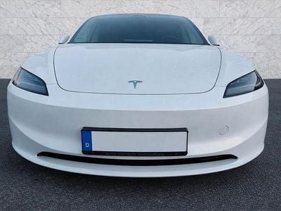Begagnad Tesla Model 3 RWD 208 kW (283 HK) 2024 Vit Sedan
