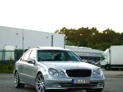 Gebraucht Mercedes E500 Avantgarde 306 PS (225 kW) 2002 Silber Limousine