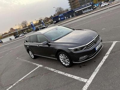 Gebraucht VW Passat 150 PS (110 kW) 2023 Grau Kombi