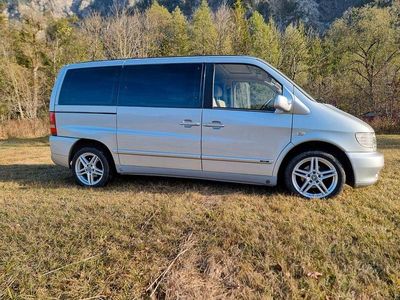 Mercedes V220