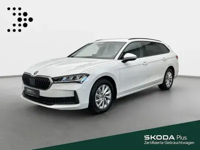 Gebraucht Skoda Superb Essence 150 PS (110 kW) 2025 Kristallweiß uni Kombi