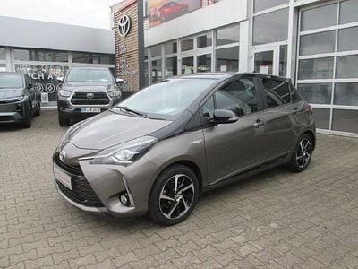 Usata Toyota Yaris Hybrid Basis 100 CV (73 kW) 2020 Marrone