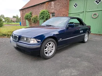 Gebraucht BMW 318 Cabriolet Basis 115 PS (84 kW) 1998 Blau Cabrio