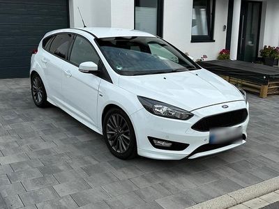 Gebraucht Ford Focus ST-Line 125 PS (91 kW) 2017 Weiß Limousine