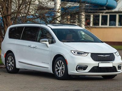 Weiß Gebraucht 2024 Chrysler Pacifica Van / Kleinbus | 57.999 €