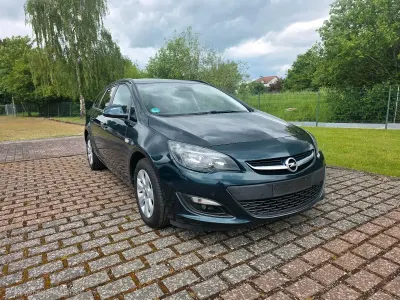Gebraucht Opel Astra 140 PS (102 kW) 2015 Grün Kombi