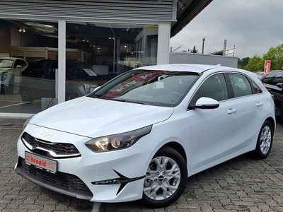 Weiß Neu 2025 Kia Ceed Kleinwagen | 20.880 € (Guter Preis)