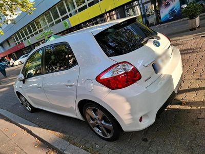 Gebraucht Toyota Auris Hybrid 130 PS (95 kW) 2012 Weiß Kleinwagen