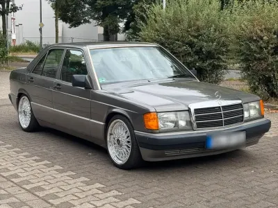 Gebraucht Mercedes 190 118 PS (86 kW) 1990 Braun Limousine