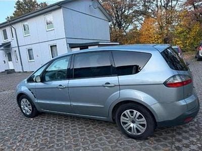 Grau Gebraucht 2008 Ford S-MAX S Van / Kleinbus | 2.000 € (Fairer Preis)