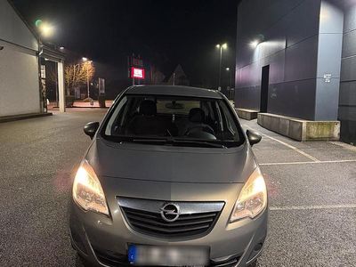 Braun Gebraucht 2010 Opel Meriva Van / Kleinbus | 4.250 € (Fairer Preis)