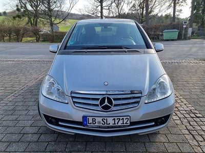 Gebraucht Mercedes A180 116 PS (85 kW) 2011 Silber Van / Kleinbus
