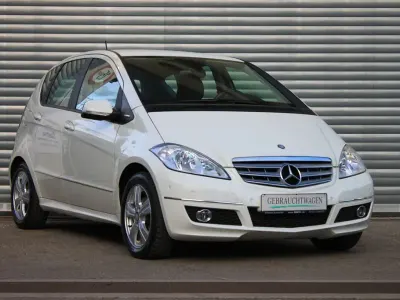 Gebraucht Mercedes A180 109 PS (80 kW) 2011 Weiß Kleinwagen