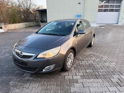 Grau Gebraucht 2012 Opel Astra Limousine | 5.400 € (Etwas zu teuer)