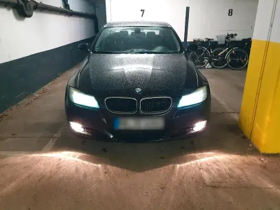Gebraucht BMW 318 150 PS (110 kW) 2011 Schwarz Limousine