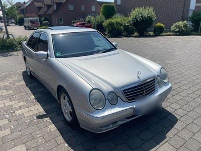 Mercedes E200
