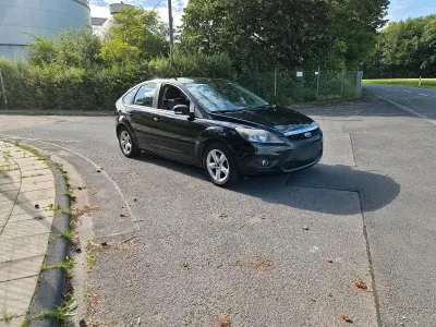 Gebraucht Ford Focus 101 PS (74 kW) 2010 Schwarz Limousine