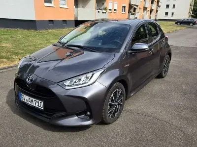 Gebraucht Toyota Yaris Hybrid Elegant 116 PS (85 kW) 2021 Limousine