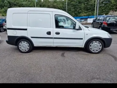 Gebraucht Opel Combo 66 PS (48 kW) 2011 Weiß Van / Kleinbus