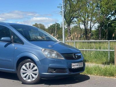 Blau Gebraucht 2007 Opel Zafira Edition Van / Kleinbus | 4.199 € (Etwas zu teuer)