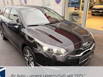 Neu Kia Ceed 101 PS (74 kW) 2025 Schwarz Kleinwagen