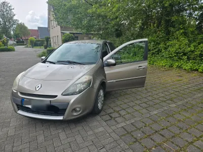 Używany Renault Clio IV Night&Day 75 KM (55 kW) 2012 Szary Sedan/Limuzyna