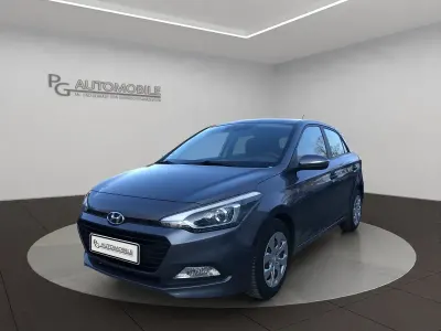 Gebraucht Hyundai i20 Passion 101 PS (74 kW) 2016 Grau Limousine