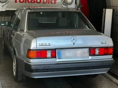Gebraucht Mercedes 190 90 PS (66 kW) 1991 Silber Limousine