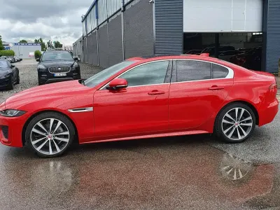 Gebraucht Jaguar XE R-Dynamic 179 PS (131 kW) 2019 Rot Limousine